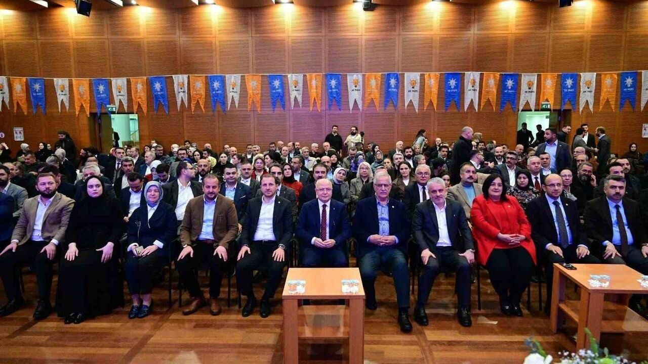 Bursa’da son 1 hafta 5 bin 284 kişi AK Parti kadrolarına katıldı