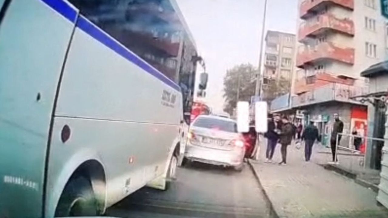 Bursa'da yol verme tartışması: Servis midibüsü işçiyi yolda indirdi
