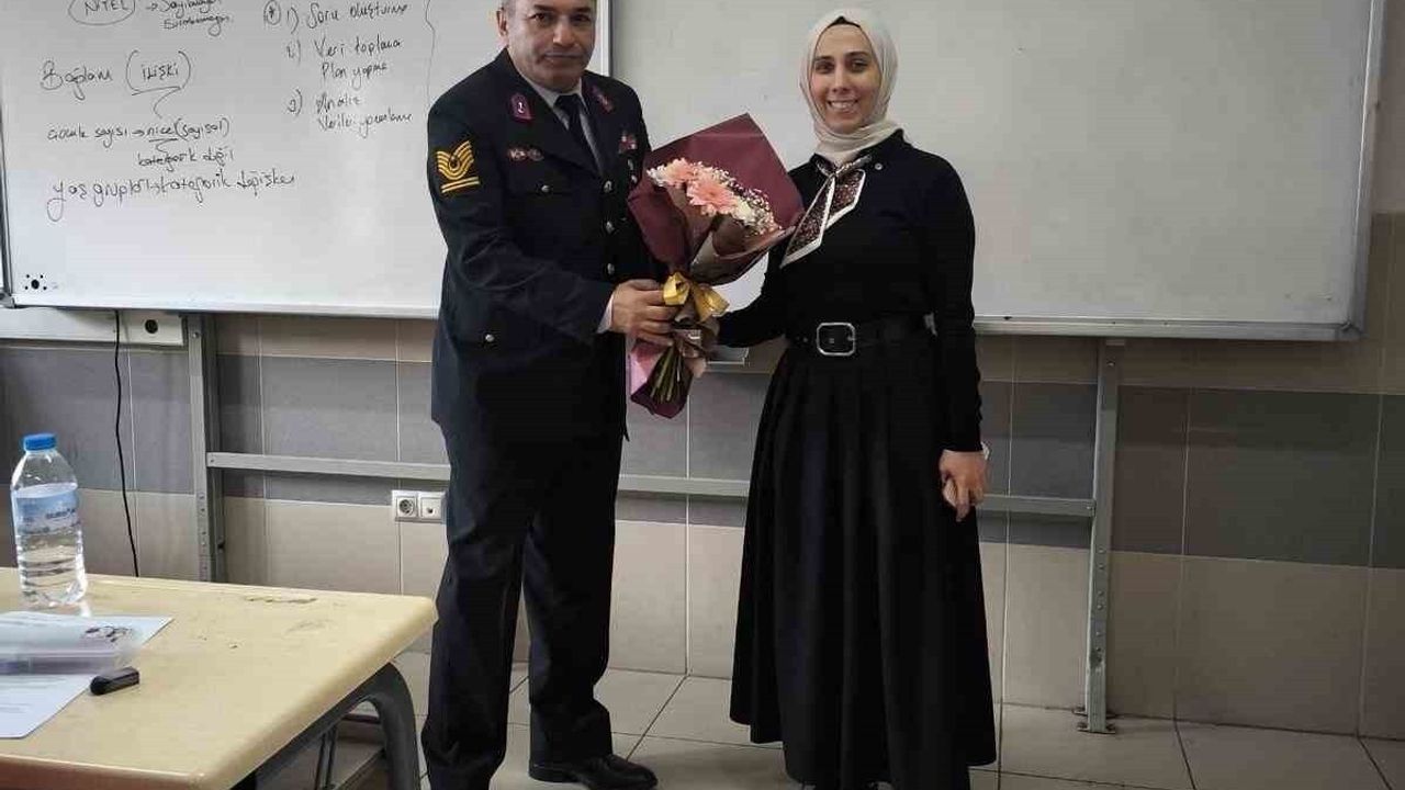 Bursa Jandarma’dan şehit kızı öğretmene 24 Kasım ziyareti