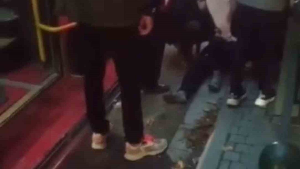 Bursa Osmangazi'de minibüsün çarptığı 9 yaşındaki çocuk yaralandı