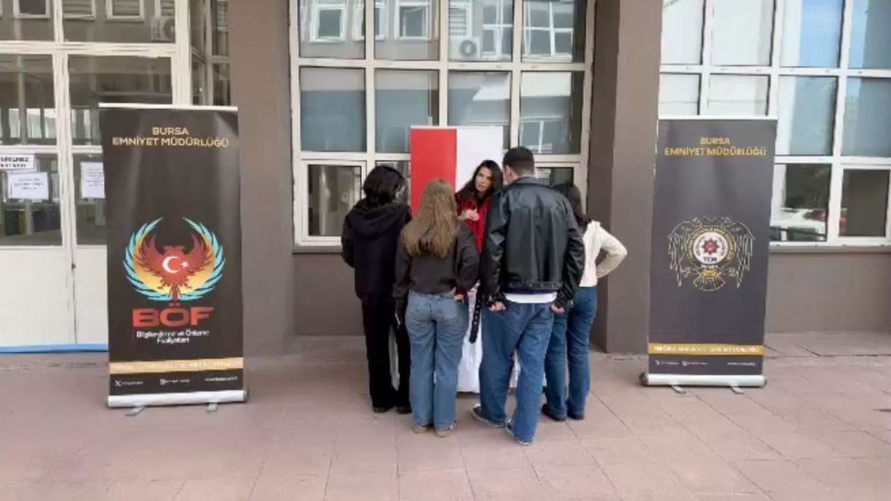 Bursa polisi okulları gezerek 26 bin 500 öğrenciye farkındalık sağladı