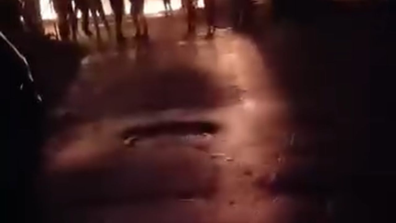 Bursa Samanlı'da trafoda çıkan yangın meyve kasalarına sıçradı