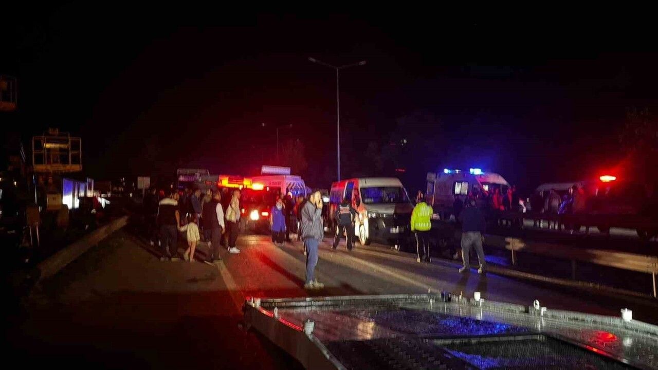 Bursa-Yalova Karayolu'nda zincirleme kaza: 1 kişi hayatını kaybetti, 13 yaralı