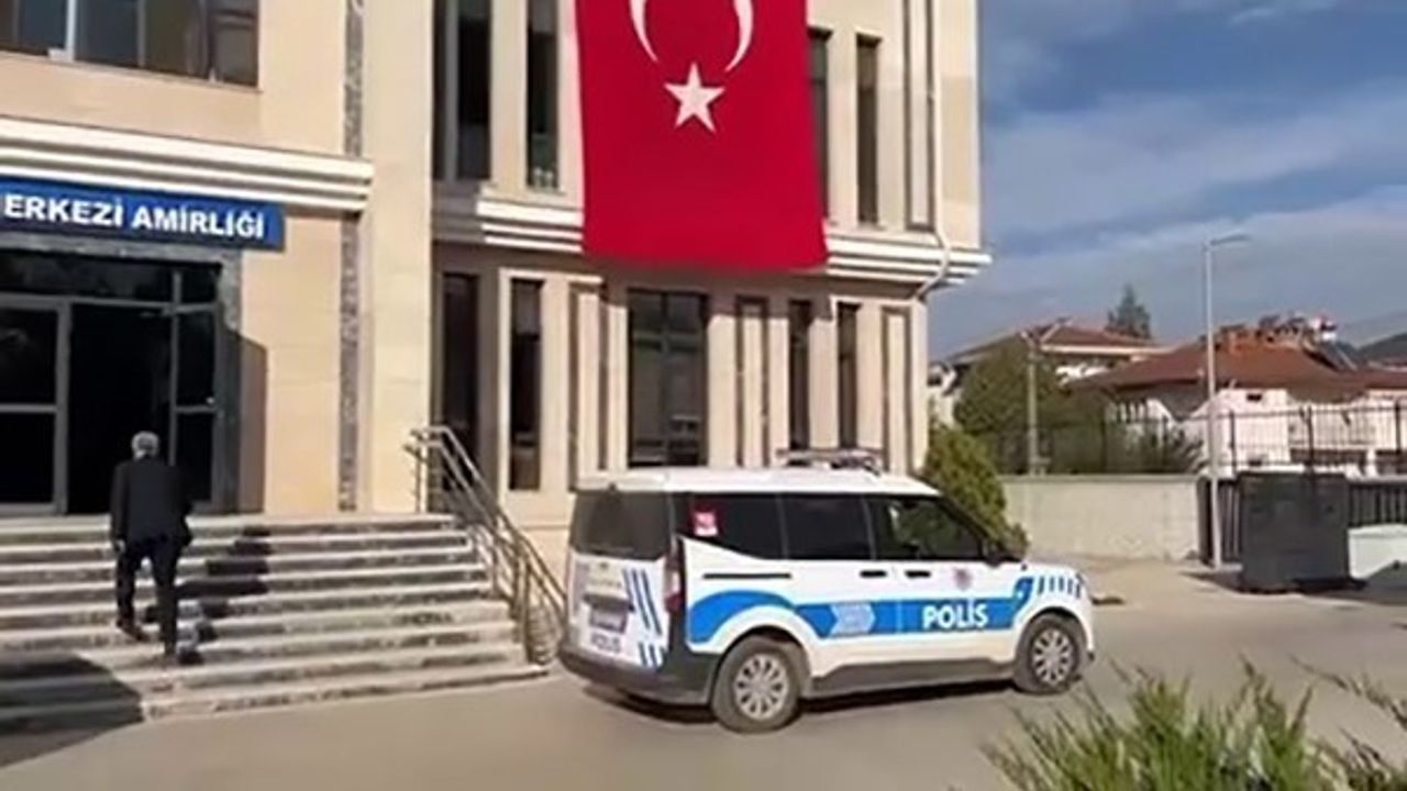 Bursa Yenişehir'de 28 yıl 8 ay hapis cezası bulunan iki firari yakalandı