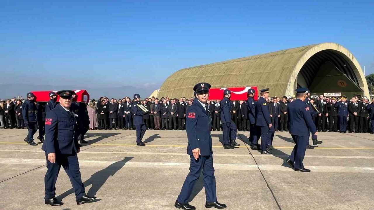Bursalı şehitlerin cenazeleri Yenişehir Askeri Havalimanı'na getirildi