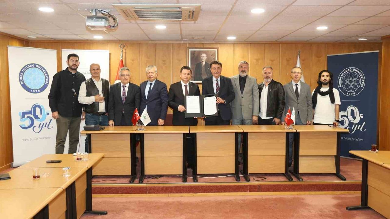 BUÜ ve Osmangazi Belediyesi Karagöz'ü Uluslararası Platforma Taşıma Protokolü İmzaladı