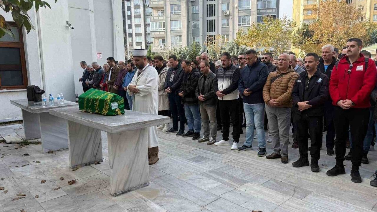 Büyükçekmece'de kazada yaşamını yitiren 6 aylık Kaan son yolculuğuna uğurlandı