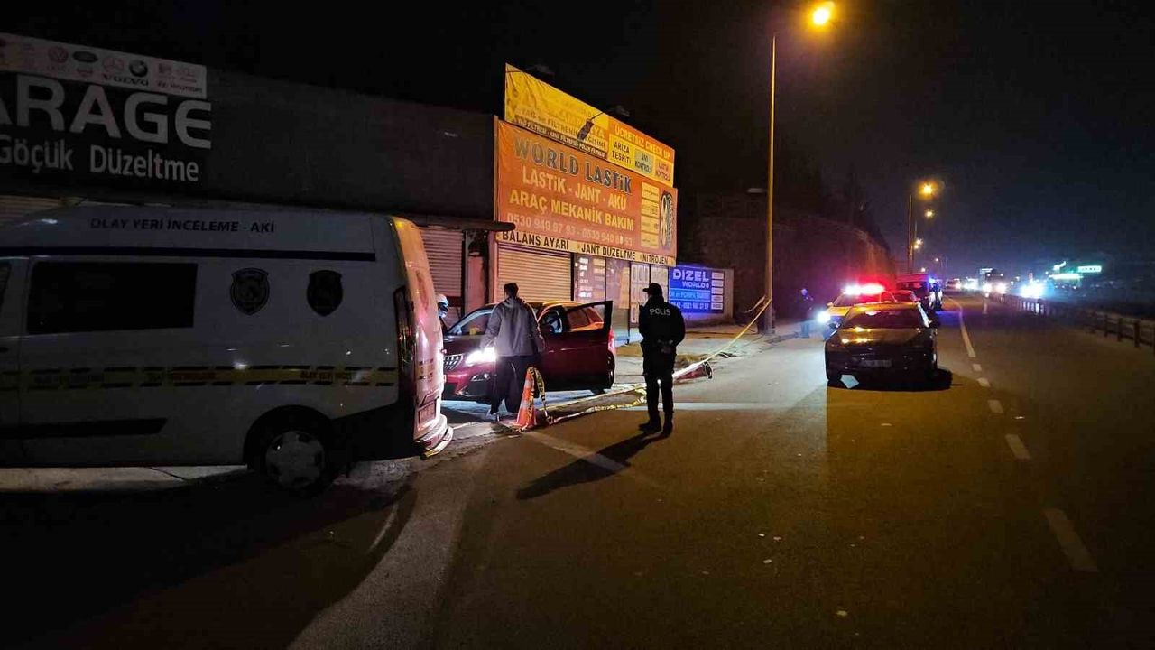 Büyükçekmece'de otomobil içi tartışma silahlı saldırıya döndü — 2 ölü, 1 ağır yaralı