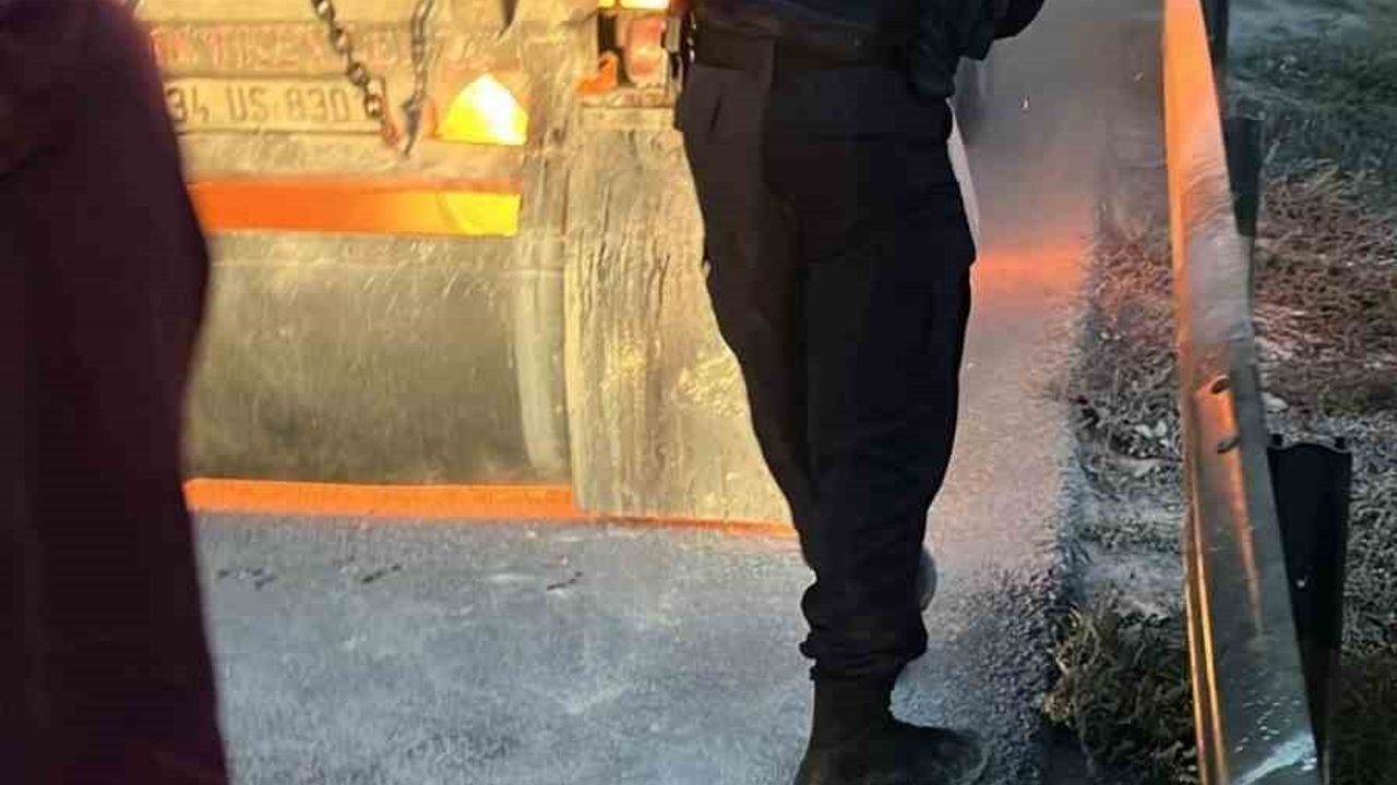 Büyükçekmece TEM Otoyolu’nda hafriyat kamyonunda yangın — itfaiye ve jandarma müdahalesi