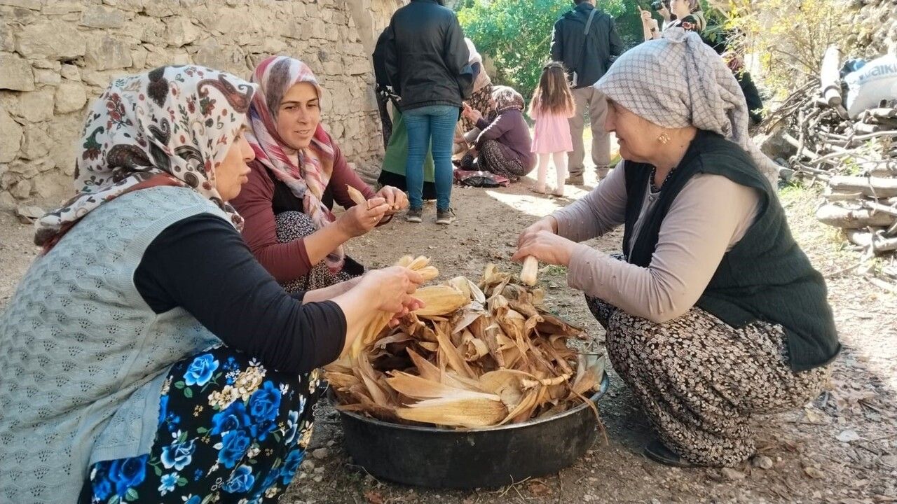 Çal'da mısır kapçığı hasır dokuma tekniği keşfedildi
