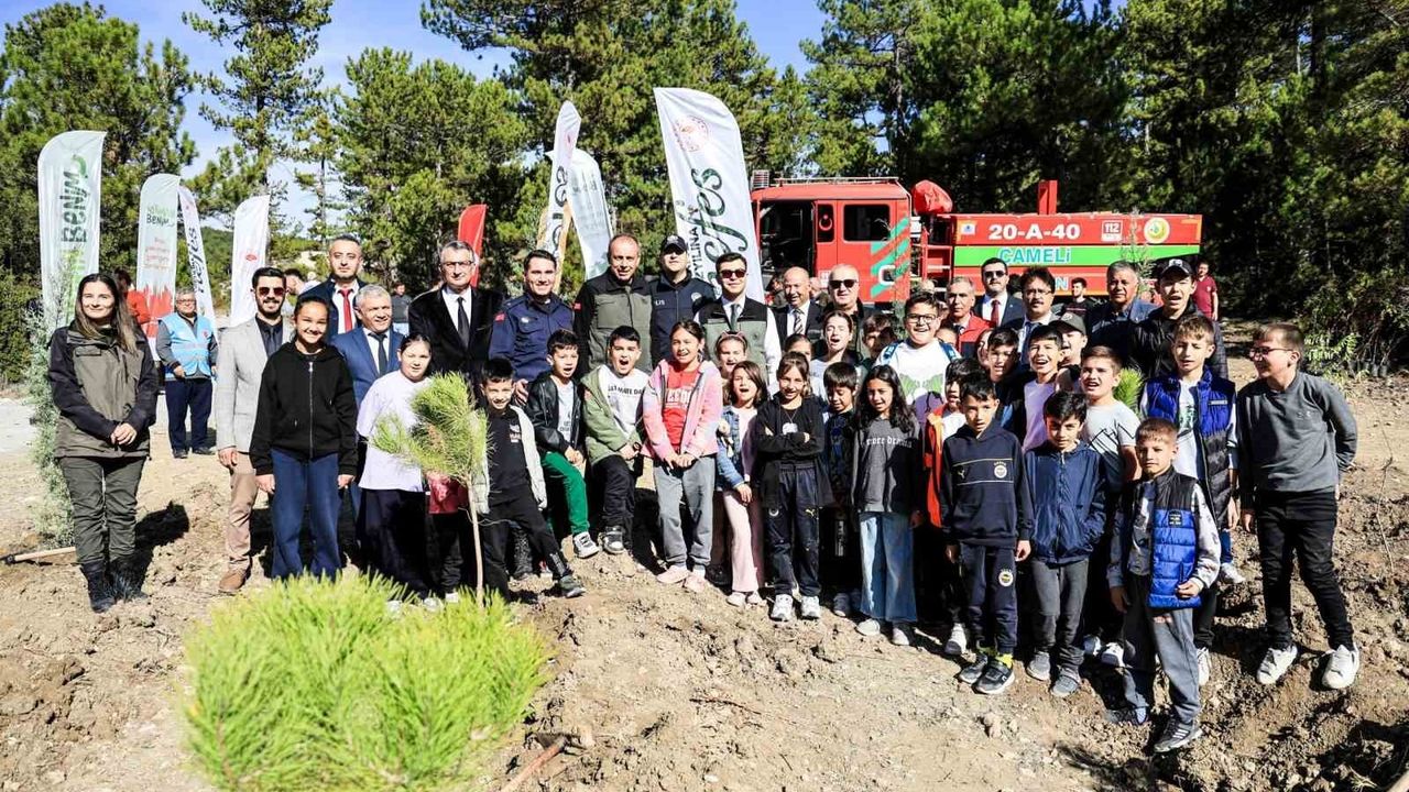 Çameli'de 11 Kasım Milli Ağaçlandırma Günü'nde Yumrutaş'ta fidan dikimi