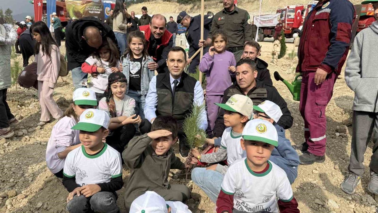 Çamlıyayla Atdağı'nda yüzlerce fidan toprakla buluştu