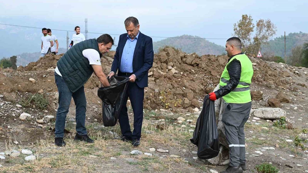 Çamyuva Sahili'nde Daha Temiz Bir Kemer temizlik etkinliği
