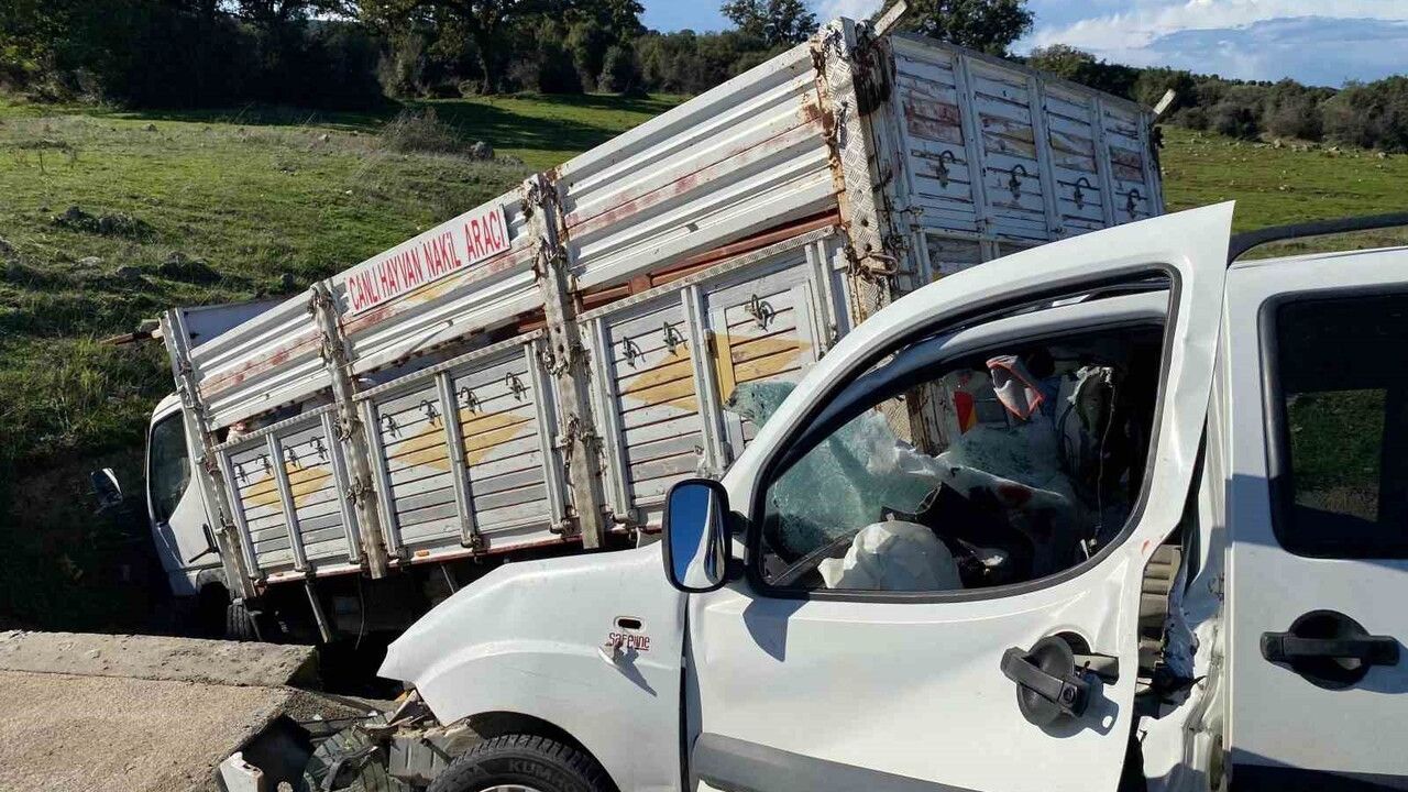 Çanakkale Ayvacık’ta ticari araç kamyonete arkadan çarptı — 5 yaralı