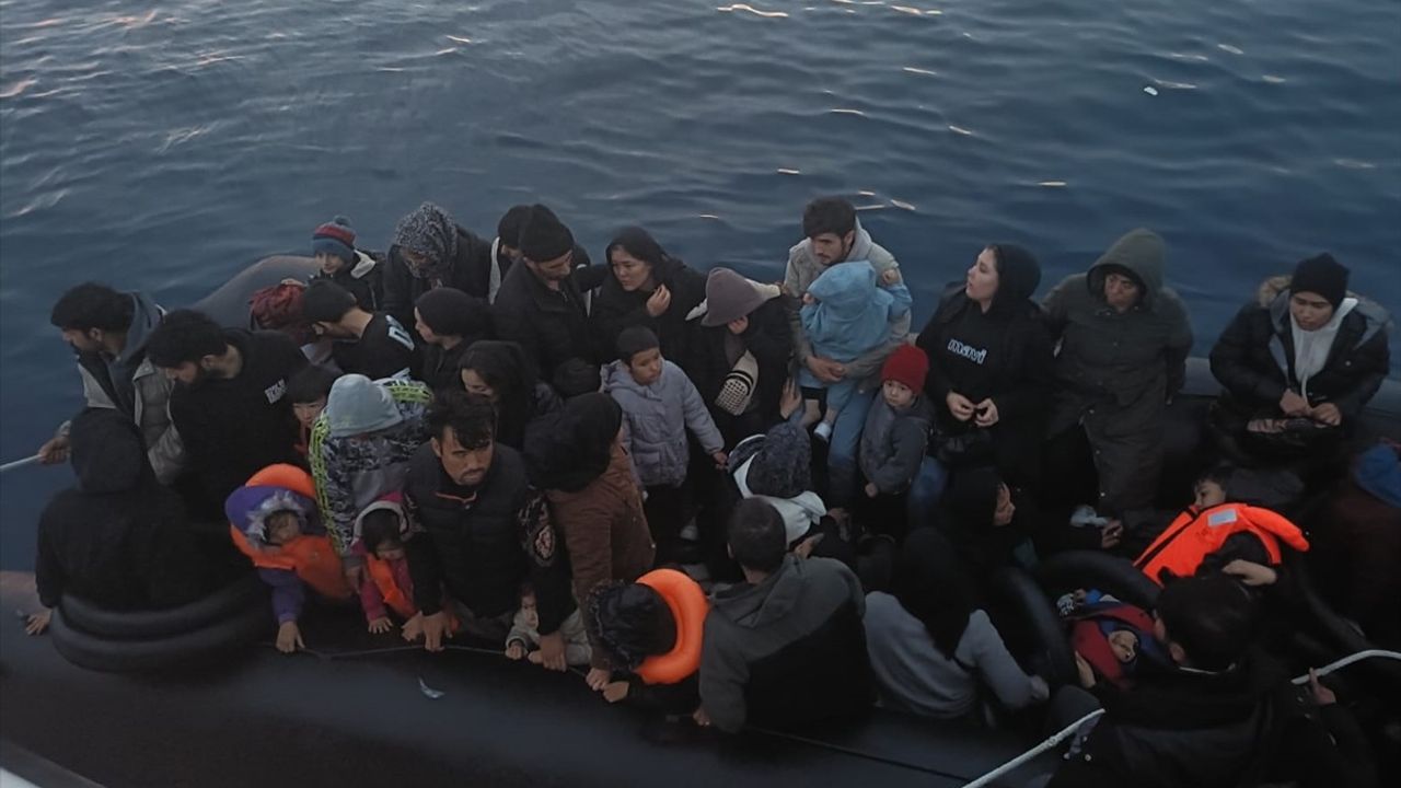 Çanakkale'de 42 Düzensiz Göçmen Kurtarıldı