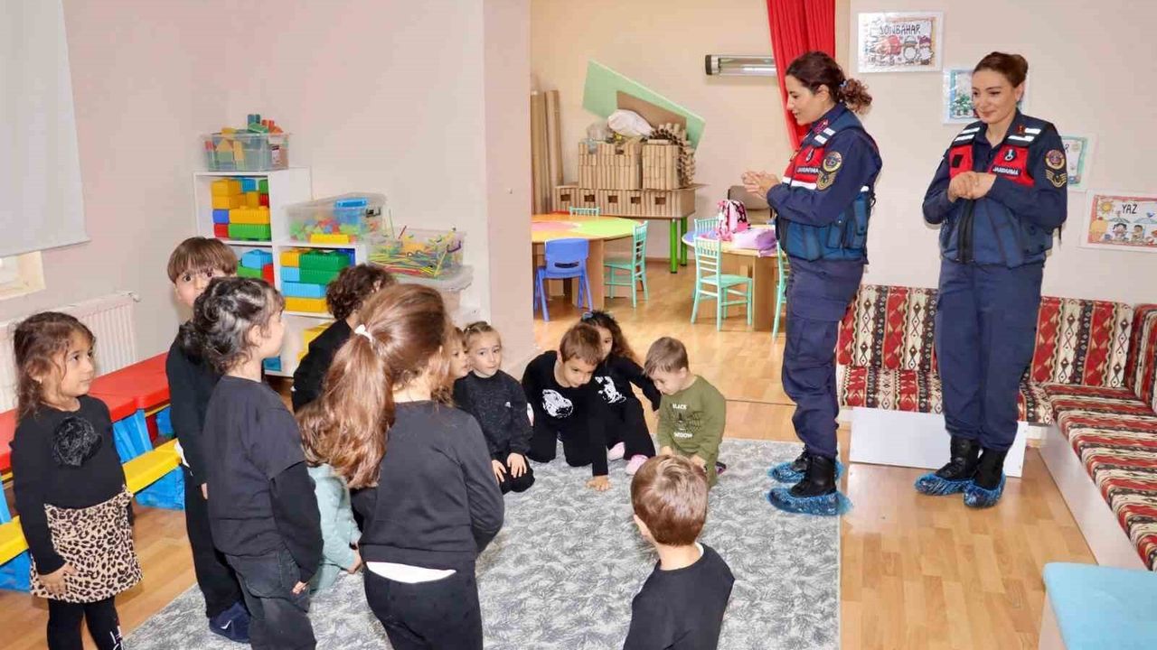 Çanakkale’de öğrencilere akran zorbalığı ve mahremiyet eğitimi