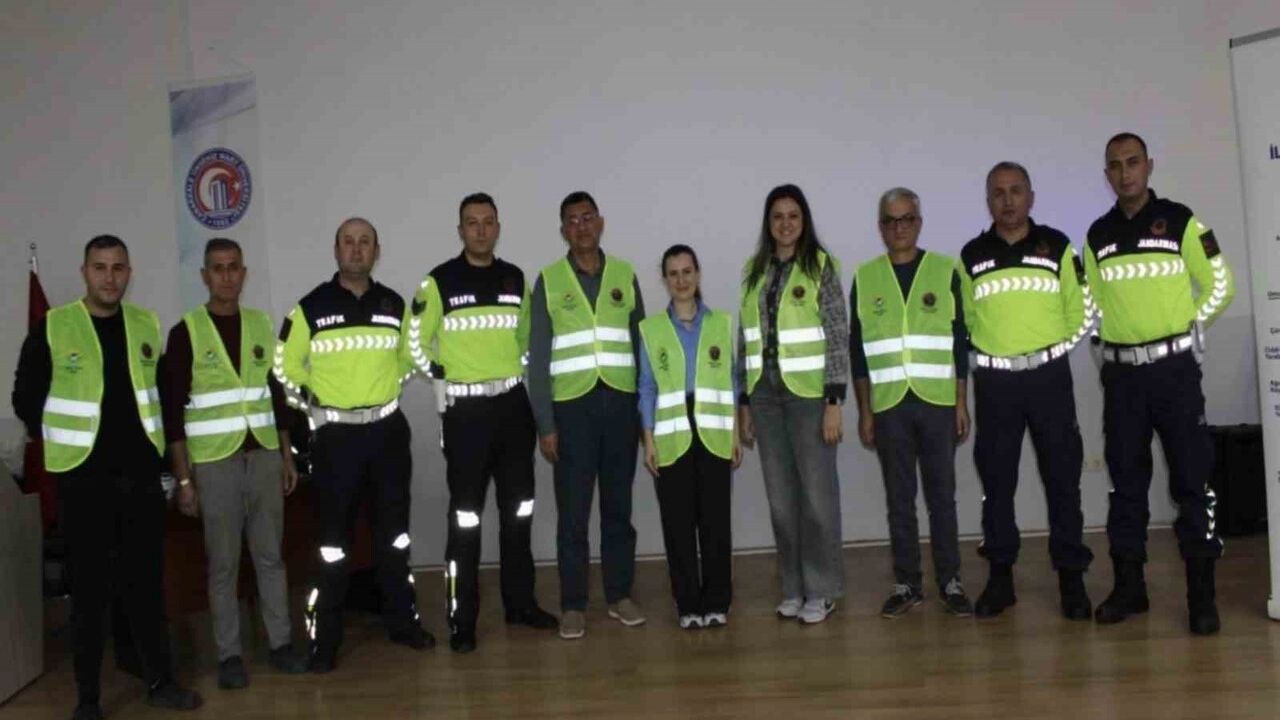 Çanakkale'nin Ezine ilçesinde motosiklet sürücülerine eğitim (19 Kasım)