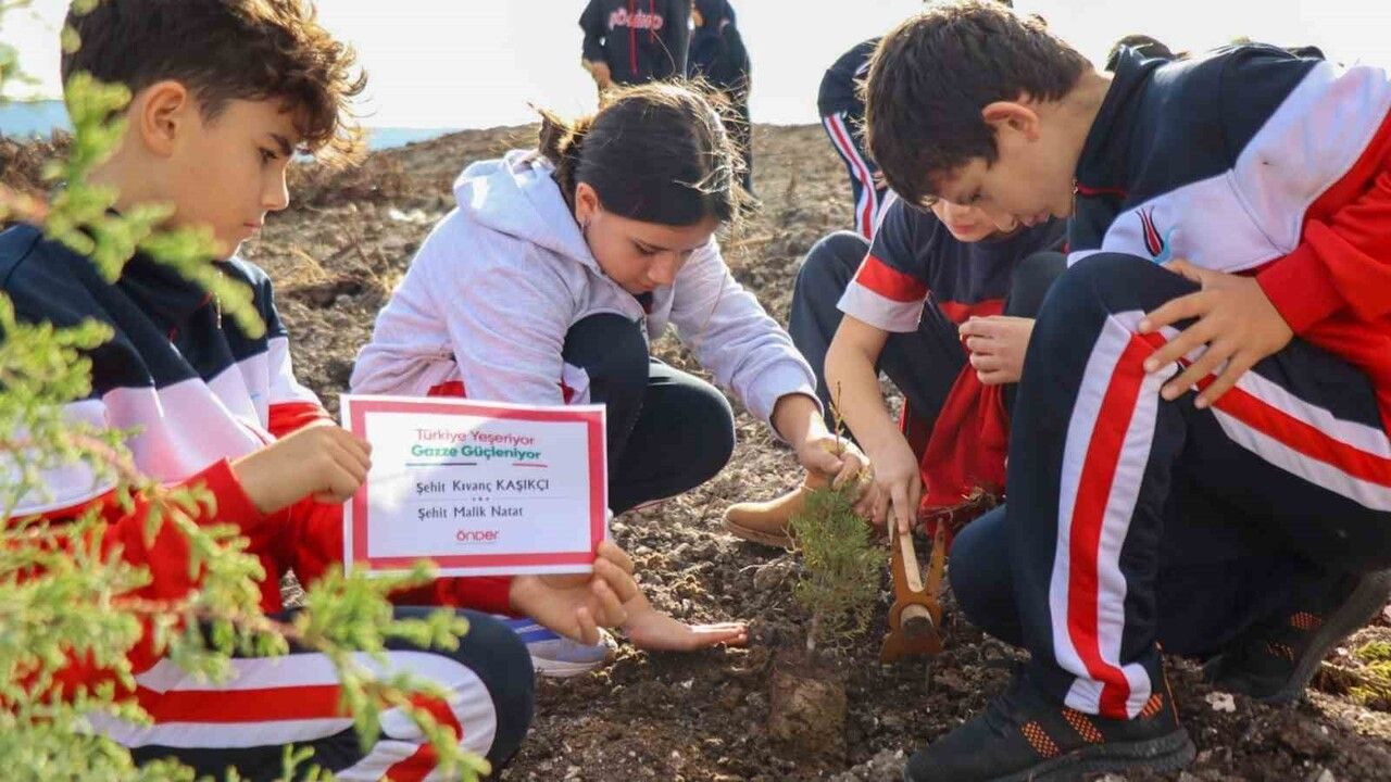 Çanakkale ve Gazze şehitleri anısına 50 fidan toprakla buluştu