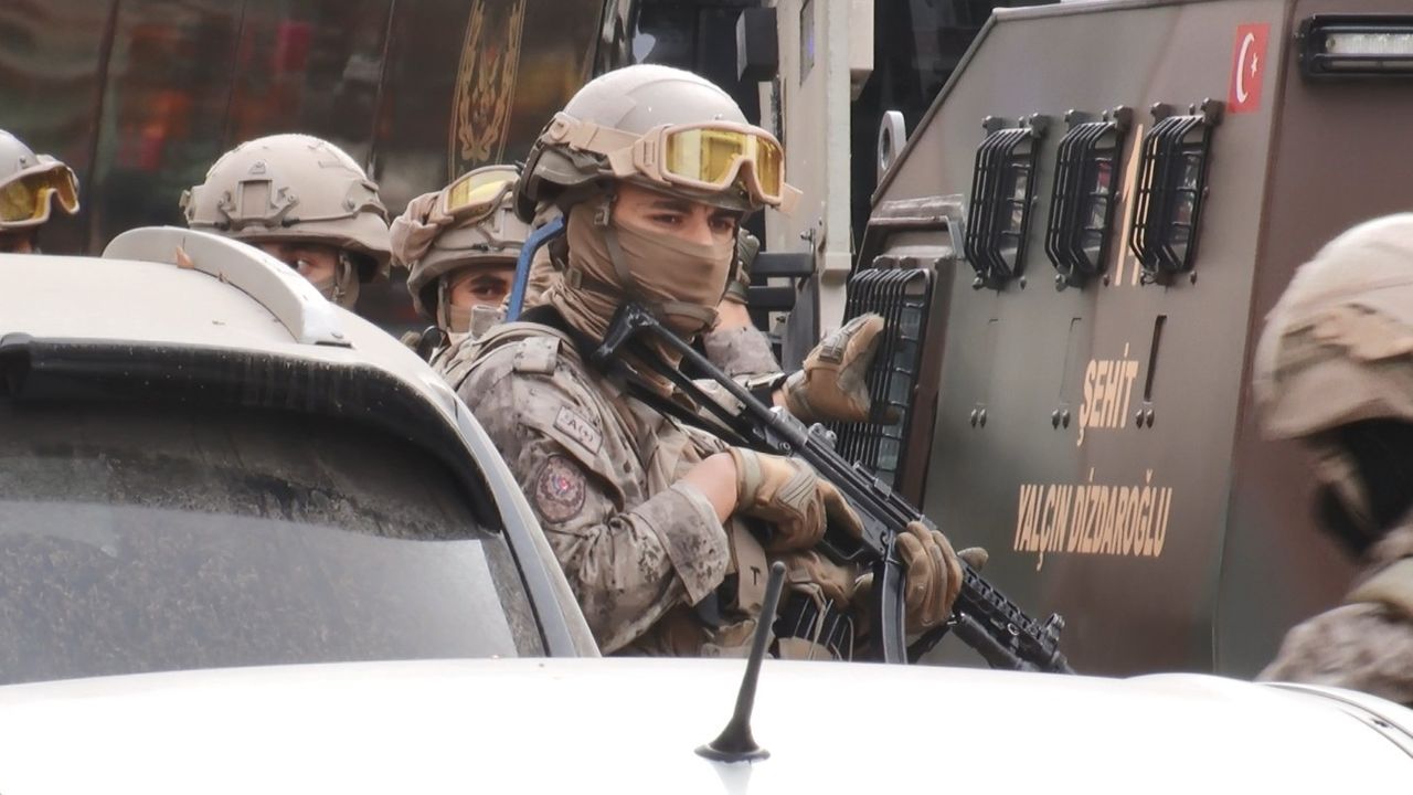 Çankaya'da silahlı kişi polis iknasıyla teslim oldu