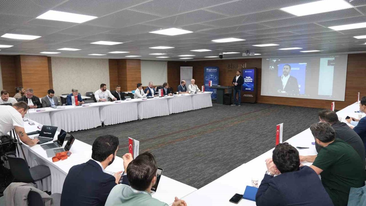 Canlı gösterimle güncel penis protezi cerrahileri aktarıldı