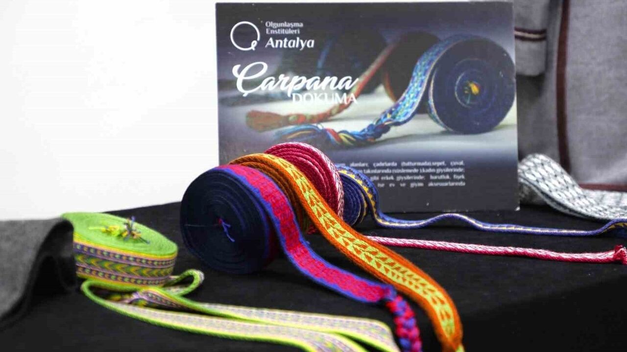 Çarpana Dokuma Sanatı Modern Tasarımlarla Yeniden Hayat Buldu