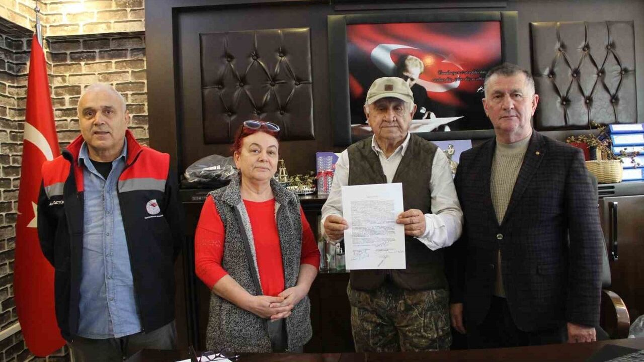 Çarşamba'da 180 gramlık kivi noter onayıyla tescillendi