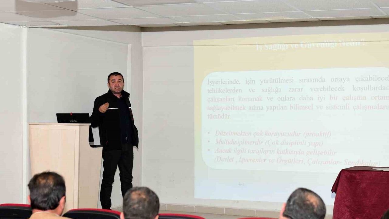 Çatak’ta servis şoförleri ve rehber personele iş sağlığı ve güvenliği eğitimi