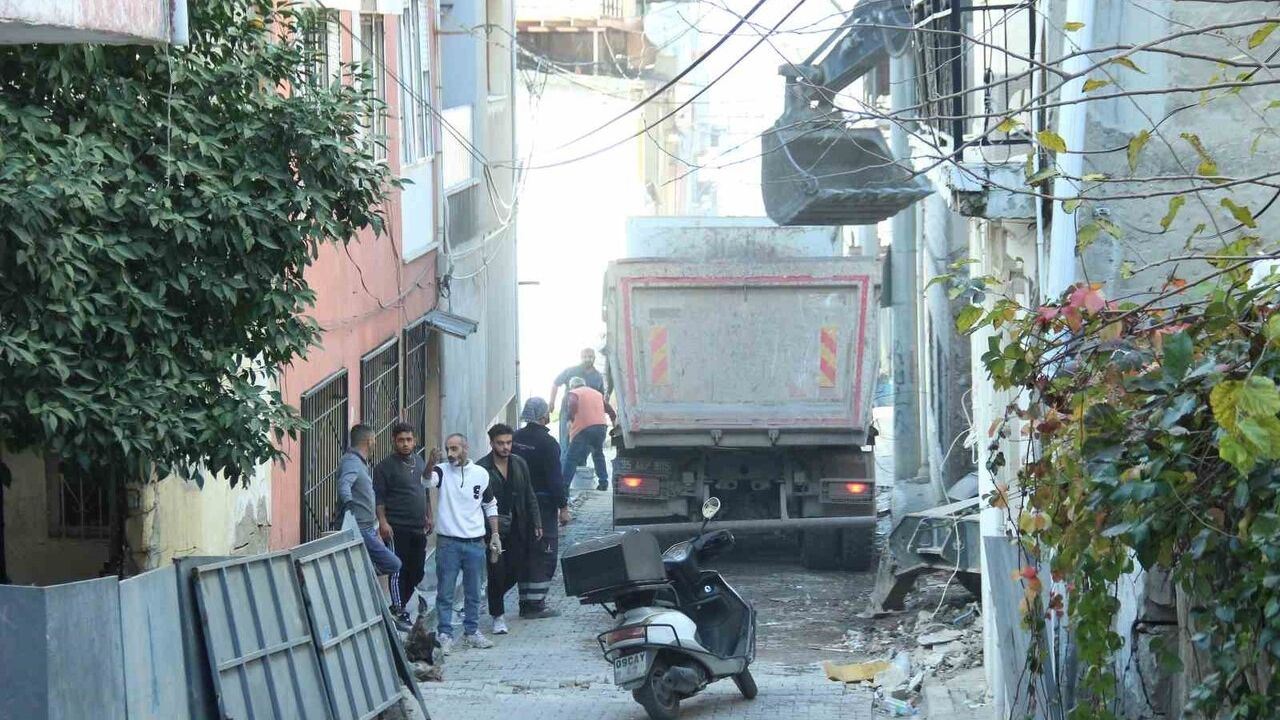 Çatlakların gölgesinde Atamer: Sakinler çözüm bekliyor