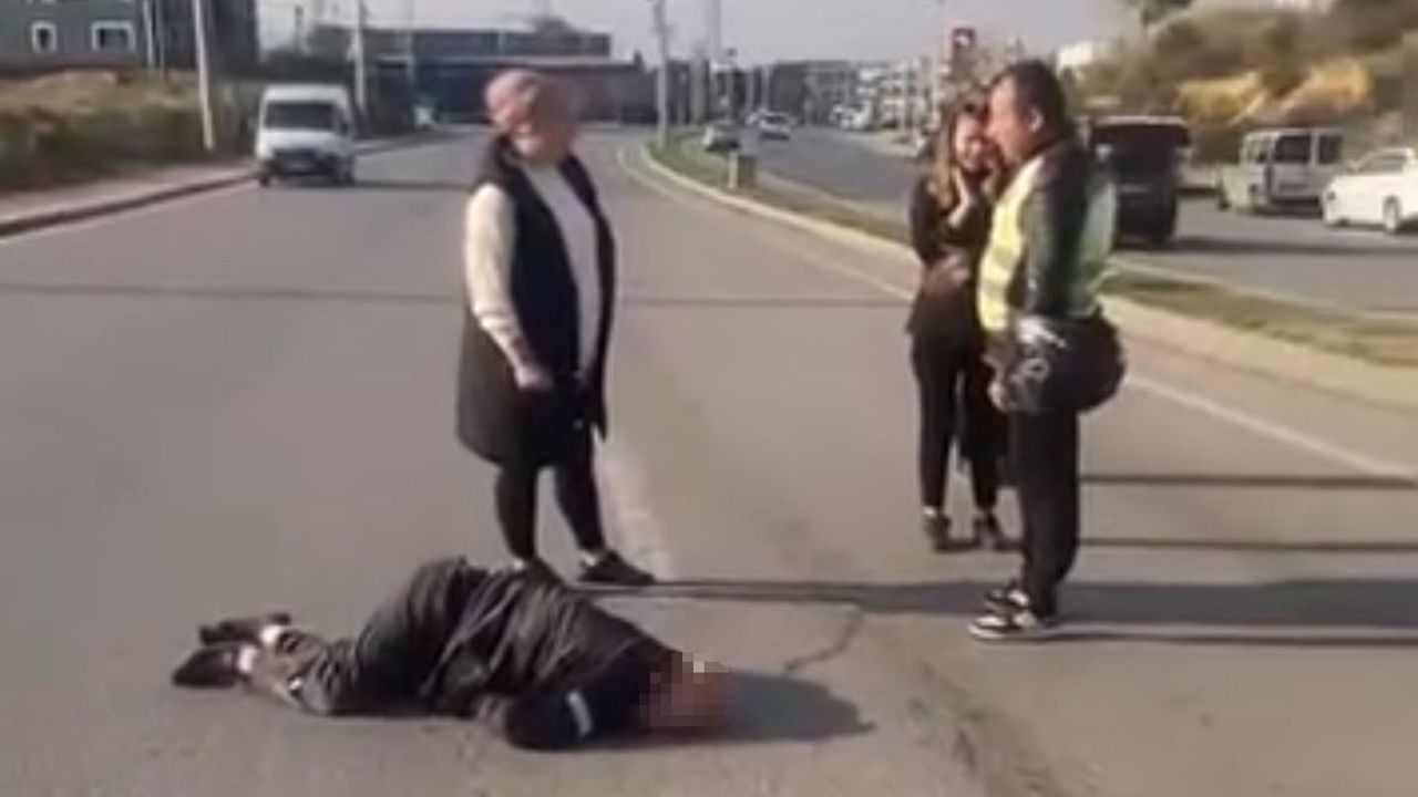 Çayırova'da otomobil refüje çıktı: 1'i ağır, 2 kişi yaralandı