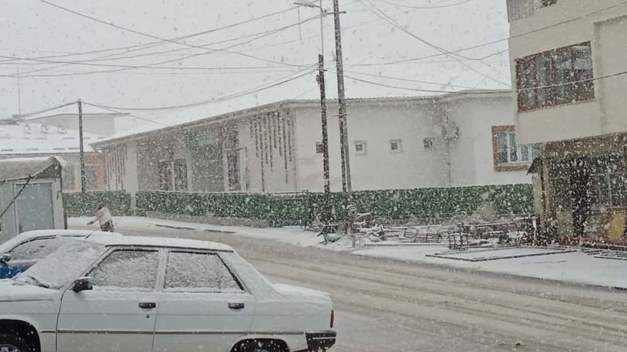 Çelikhan'da yılın ilk karı etkili oldu