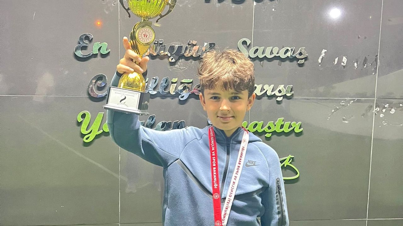 Çeşme Belediyespor'un Genç Yeteneği Emir Tütüncüoğlu İzmir İkincisi Oldu