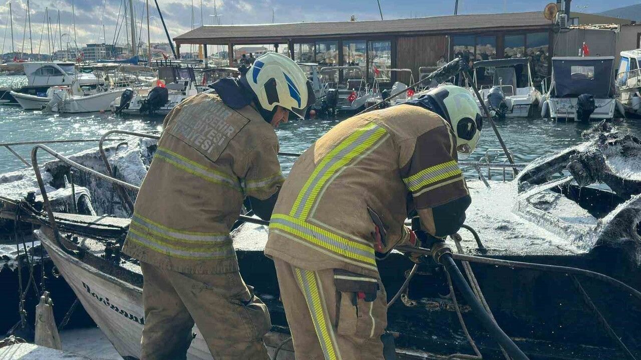 Çeşme Ilıca Yıldızburnu'nda 7 Tekne Yangını