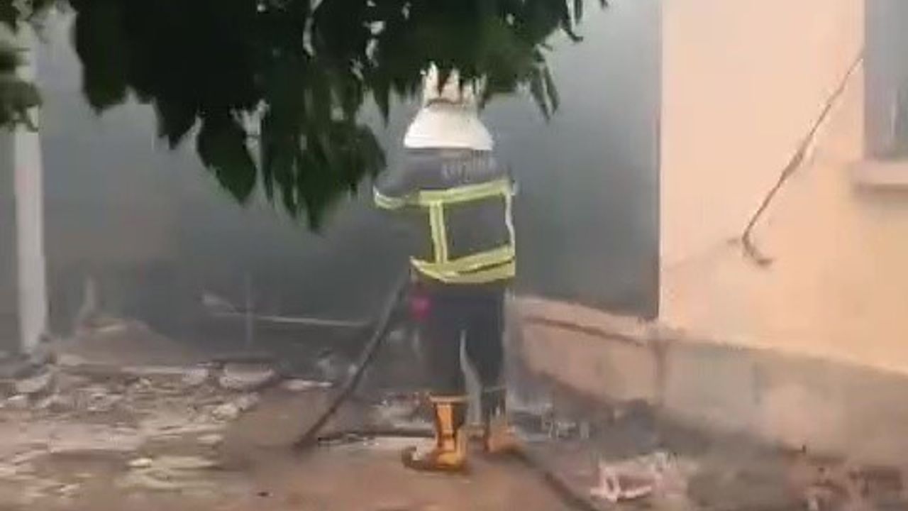 Ceyhan’da müstakil evde yangın: 75 yaşındaki kadın yaşamını yitirdi