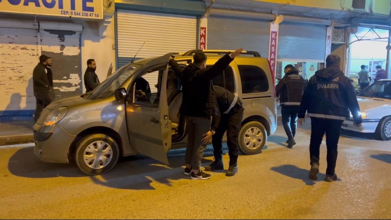 Ceylanpınar'da Huzur-63 uygulaması: Aranan 2 kişi yakalandı, ruhsatsız tabanca ele geçirildi