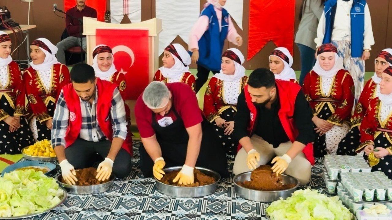 Ceylanpınar'da 'Kadına Şiddete Hayır' Etkinliği — Çiğköfte ve Halayla Dayanışma