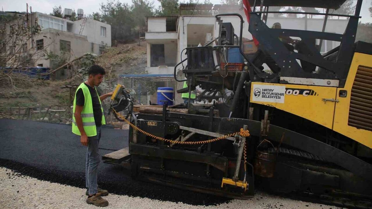 Cırtıman Mahallesi'nde 15 Yıllık Parke Yol Asfaltlandı