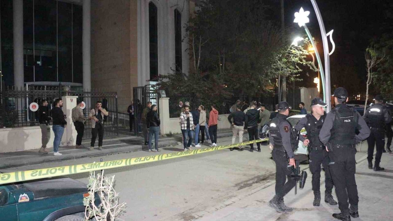 Cizre Adliyesi önünde silahlı saldırı: 2 kişi ağır yaralandı