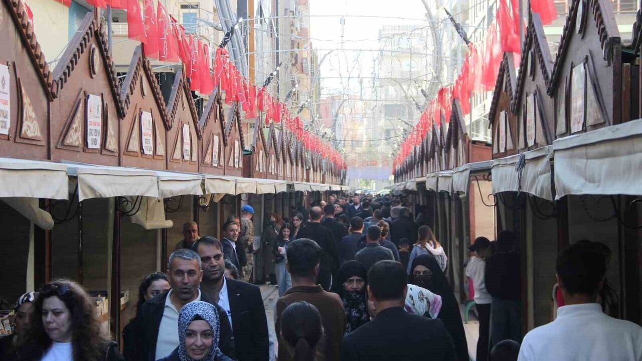 Cizre Kitap Fuarı: 'Cezeri’nin İzinde, Kardeşlik Ruhuyla Türkiye Yüzyılı' açıldı