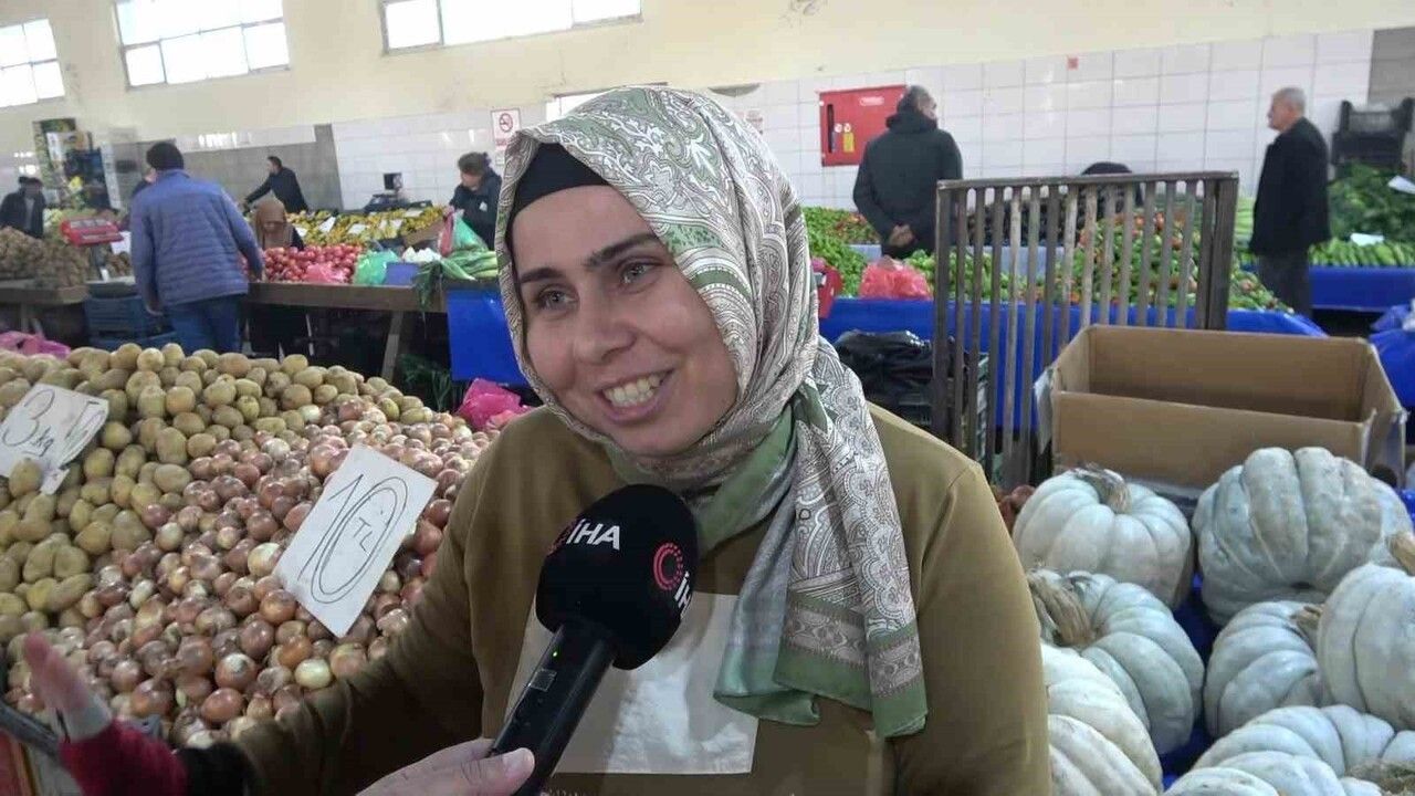 Çocuk gelişimci pazarcı: Amasya pazarının tek kadın esnafı