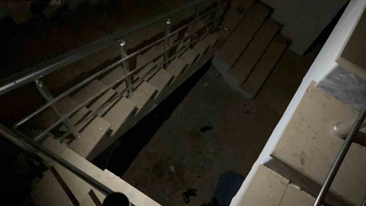 Çorlu’da alkollü kişi merdiven boşluğuna düşerek yaralandı