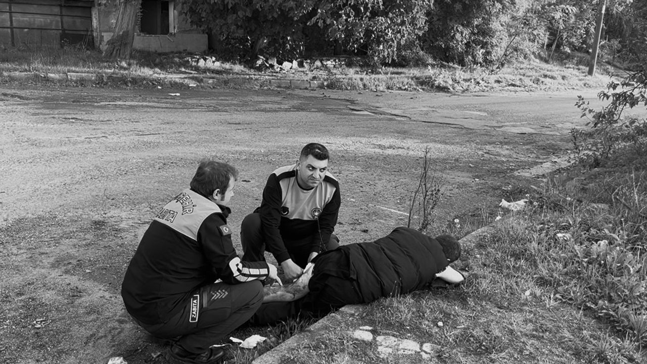 Çorlu'da Bıçaklı Saldırı: Montu Vermeyen Adam Yaralandı