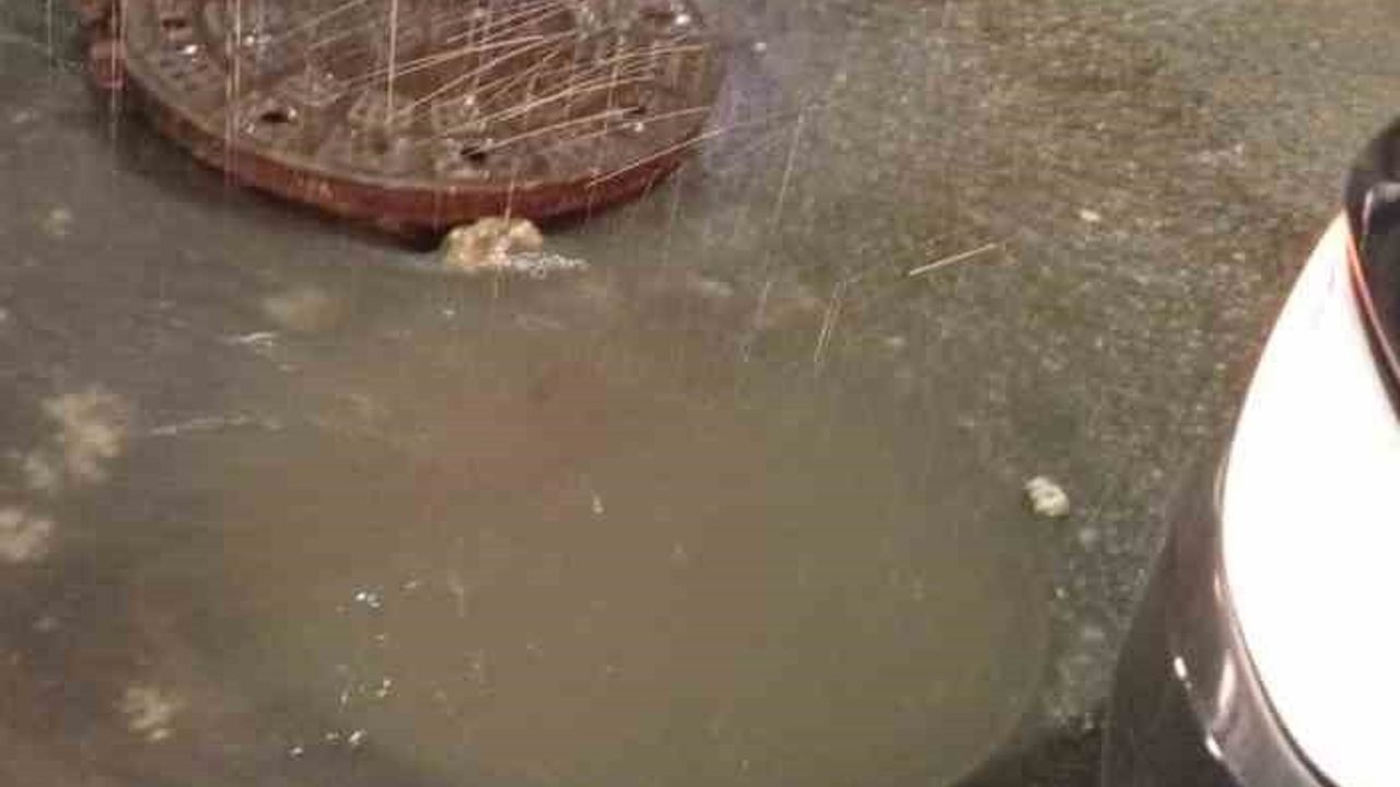 Çorlu’da sağanak sonrası yollar çukurların sınavına girdi