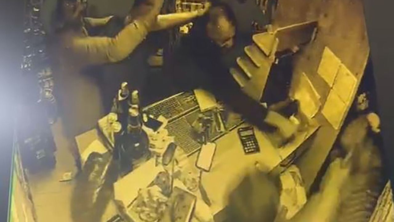 Çorlu'da tekel büfesine saldırı: İşletmeci demir sopalarla yaralandı