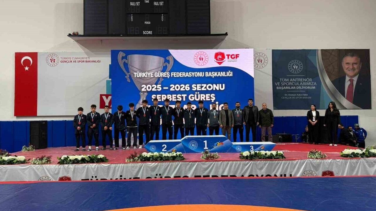 Çorum Belediyespor, Serbest Güreş Yıldızlar Ligi'nde üçüncü oldu