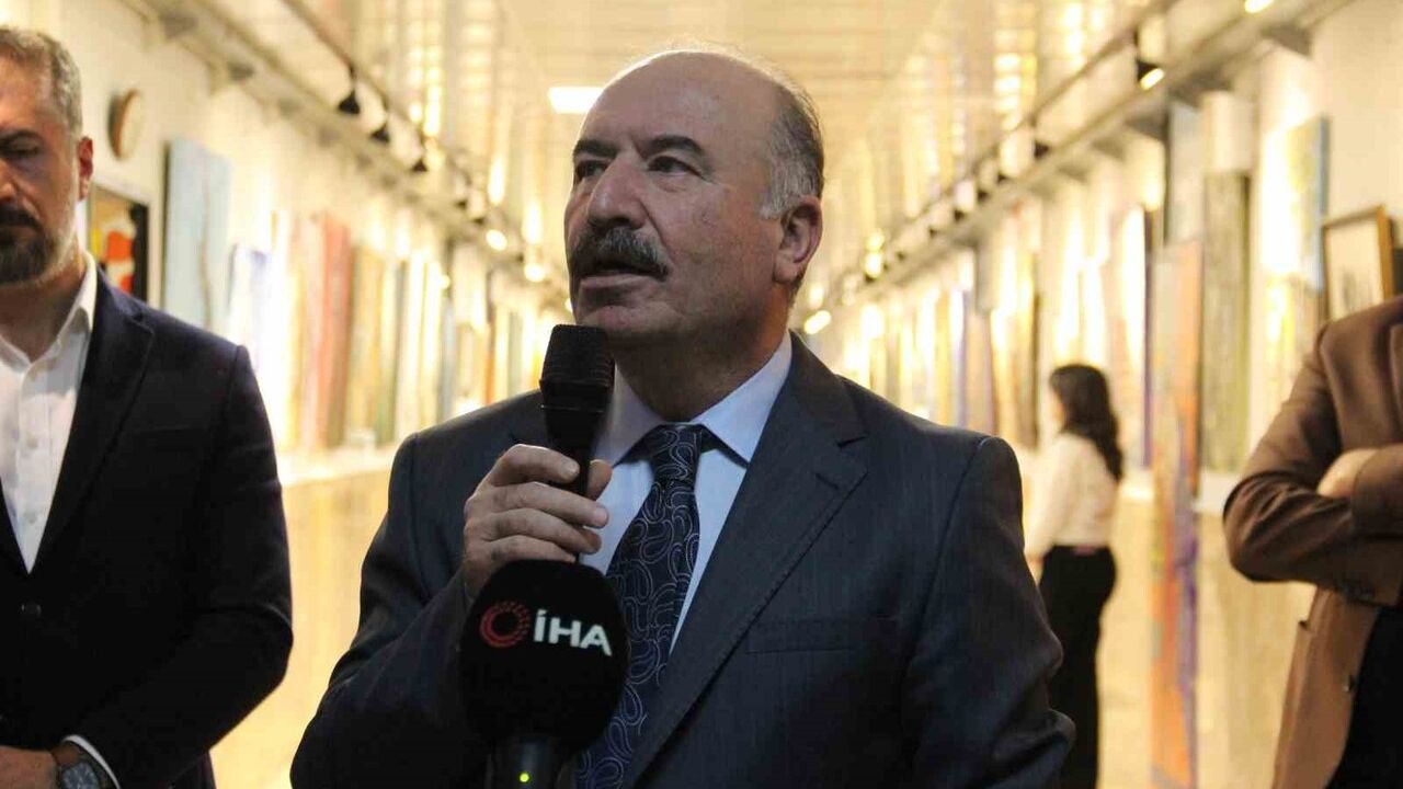 Çorum’da 7. Geleneksel Karma Resim Sergisi şehit öğretmenlere adandı