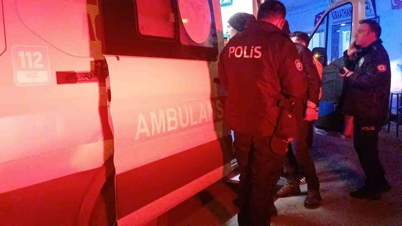 Çorum'da cadde ortasında bıçaklı kavga: 2 yaralı
