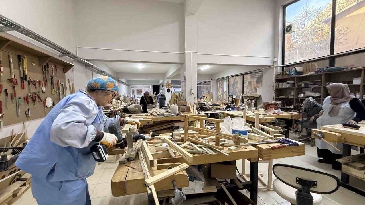 Çorum'da Kadınların Yeni Adresi: Ahşap Tasarım ve Mobilya Atölyesi