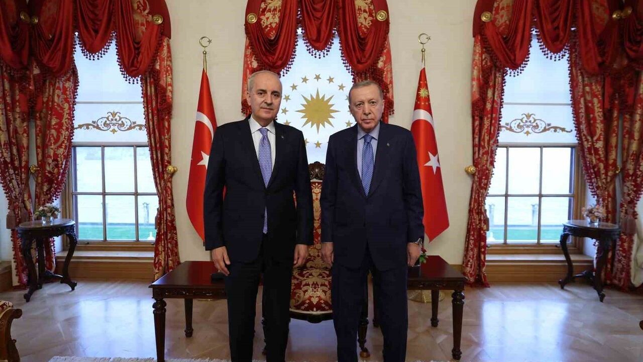 Cumhurbaşkanı Erdoğan, TBMM Başkanı Kurtulmuş’u Dolmabahçe Ofisi’nde Kabul Etti