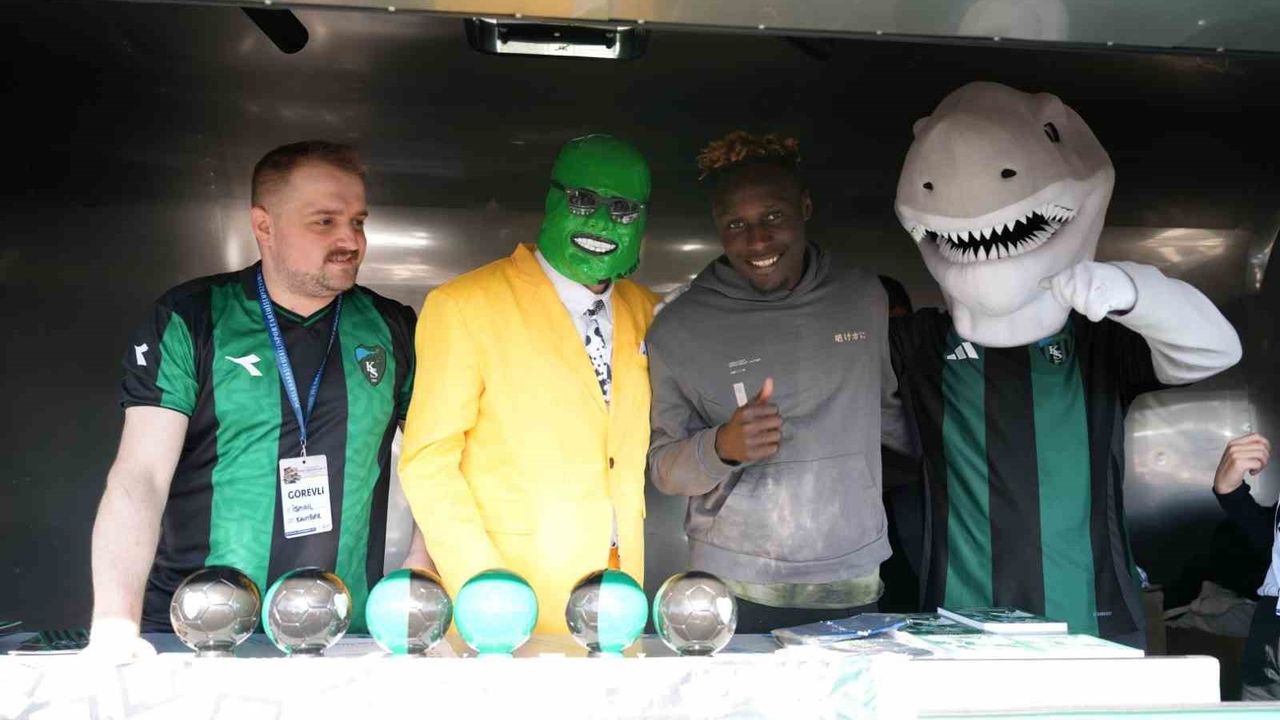 Dan Agyei'ye Kocaelispor Taraftarından Büyük İlgi