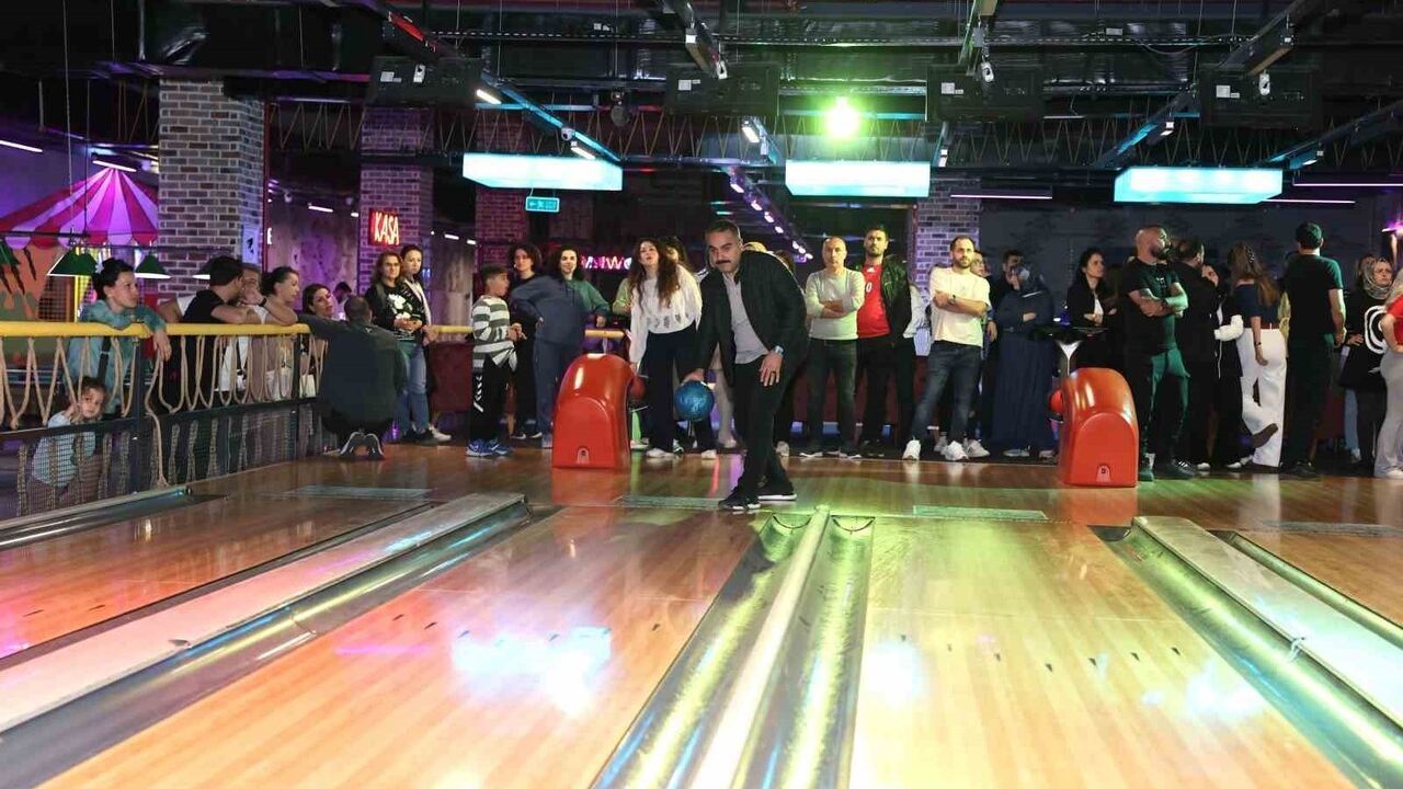 Darıca’da 24 Kasım Öğretmenler Günü bowling turnuvasıyla kutlandı